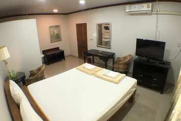 بنسيون The Train Guesthouse