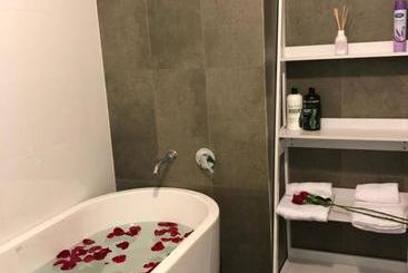 Modern Apartment In Liverpool Cbd - Liverpool