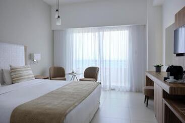 هتل Atlantica Sea Breeze, Adults Only