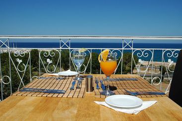 هتل Latchi Family Resort