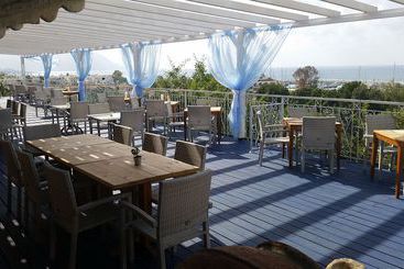 هتل Latchi Family Resort