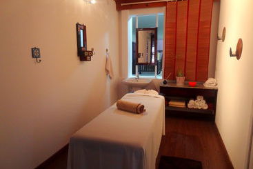 هتل Latchi Family Resort