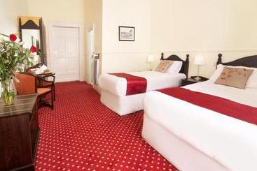 هتل The Charles Stewart Guesthouse
