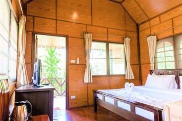 هتل Bangrak Pier Bungalow