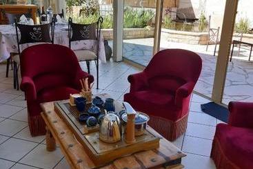تختخواب و صبحانه Au Bon Vivant