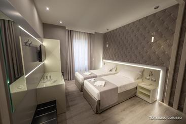تختخواب و صبحانه Holygold Suite