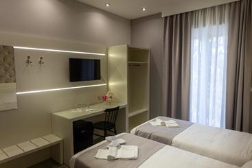 تختخواب و صبحانه Holygold Suite