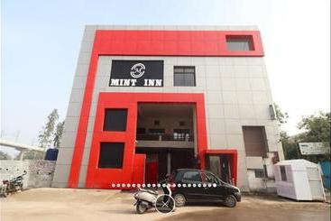 هتل Mint Inn