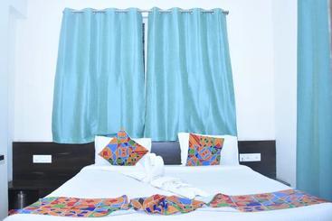 هتل Fab Nido Residency
