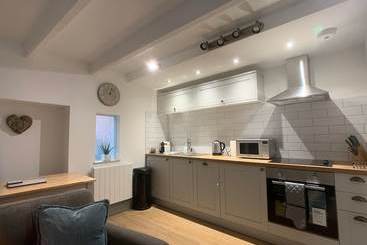 Threadneedle Cottage