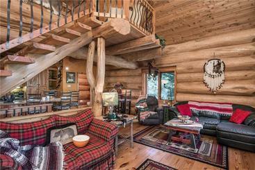 Bear Foot Lodge  Two Bedroom Cabin With Hot Tub