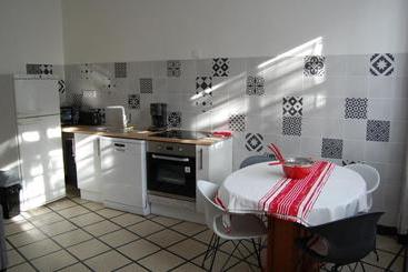 تختخواب و صبحانه Les Chambres Du Mail