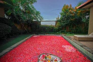 هتل The Sawah Resort & Villa