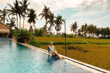 هتل The Sawah Resort & Villa