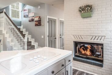 3703 La Gloria Cottagebythesea