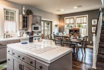 3703 La Gloria Cottagebythesea