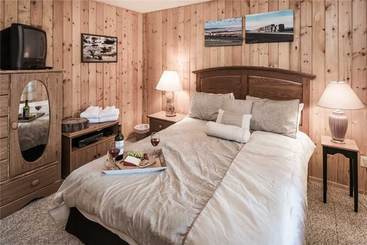 123 Rising Hill  Two Bedroom Cabin