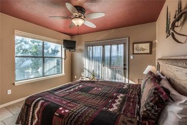 2 Spirit Lodge Two Bedroom Cabin With Hot Tub