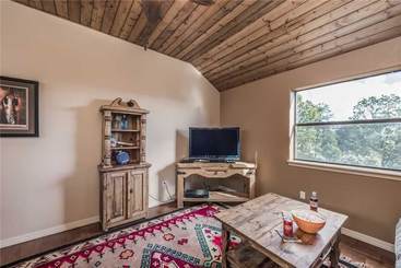 2 Spirit Lodge  Two Bedroom Cabin With Hot Tub