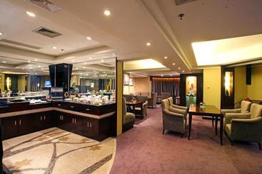 هتل 999 Royal Suites & Towers