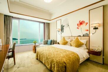 هتل Golden Bay  Weihai