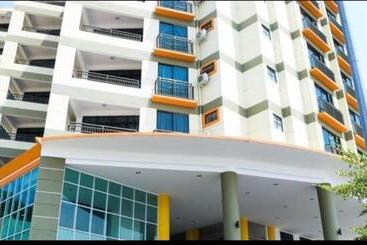 בית מלון כפרי Marina Height Seaview Resort Apartment