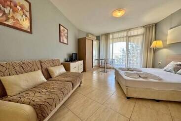 هتل Menada Grand Resort Apartments