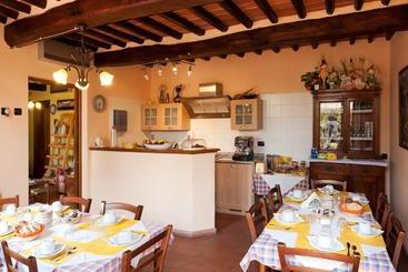 هتل Agriturismo Casolare Lucchese