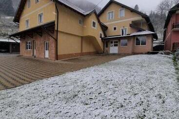 پانسیون Apartments Tatic