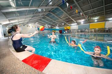 استراحتگاه St Ives Holiday Village