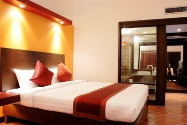 All Seasons Naiharn Phuket Hotel
