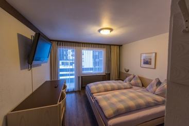 Hotel Hostel Walser