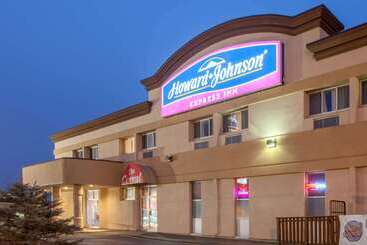 Отель Howard Johnson By Wyndham Winnipeg West