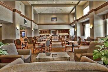 Отель Humphry Inn And Suites