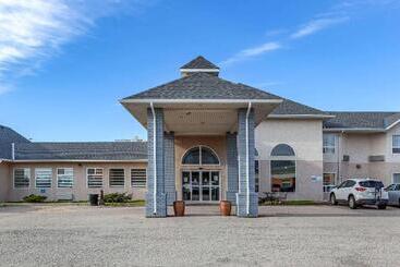 هتل Quality Inn & Suites Edmonton International Airport