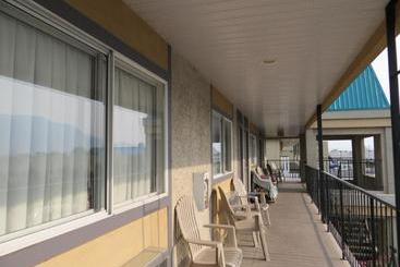 مُتل Super 8 Penticton BC