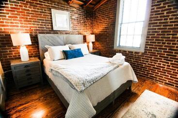 هتل The Lofts At Downtown Salem