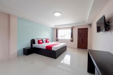 Hotel Oyo 75329 Phensri Apartment