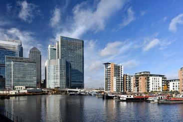Fraser Place Canary Wharf
