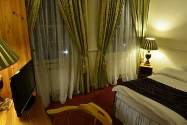 هتل The Imperial