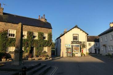 住宿加早餐  Coffee & Stays At Cartmel Square