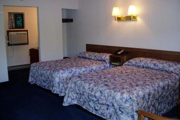 Tall Pines Motel