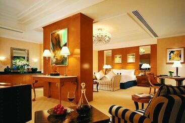Four Seasons Hotel Shanghai
