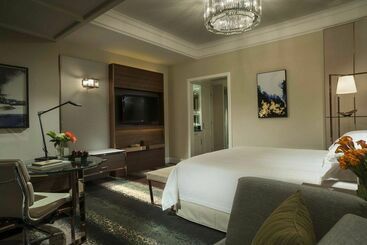 Four Seasons Hotel Shanghai