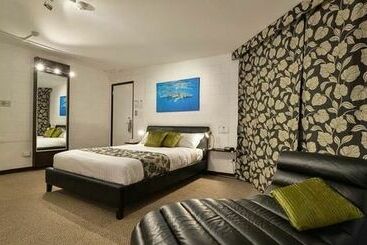 هتل Sea Breeze Resort