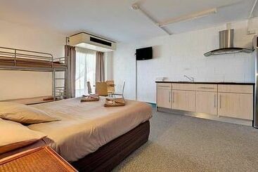 هتل Sea Breeze Resort