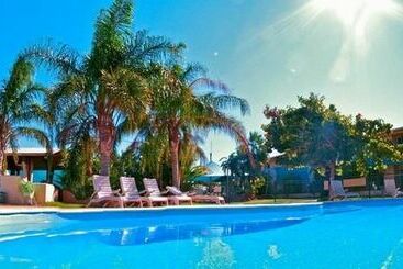 هتل Sea Breeze Resort