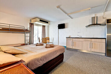 هتل Sea Breeze Resort