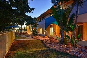 هتل Sea Breeze Resort