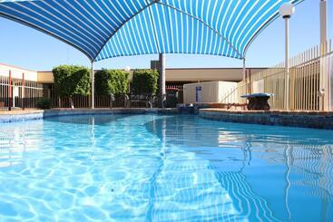 فندق Macintyre Motor Inn